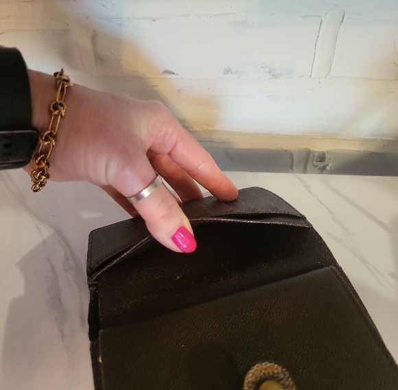 Louis Vuitton Kiss Lock Damier Wallet - Picture 10 of 12